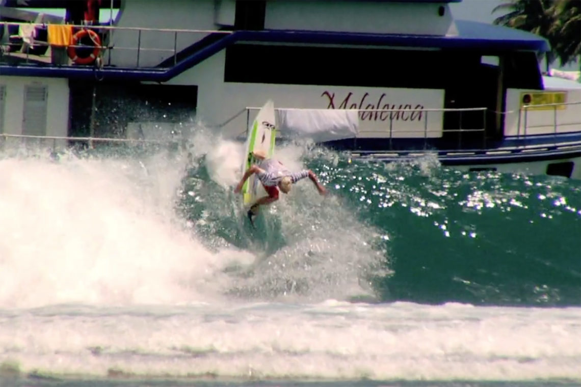 Vidéo surf de Charly Martin en Indonésie