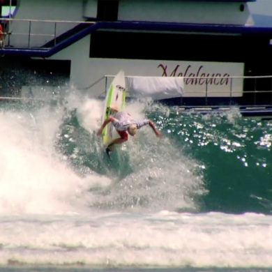 Vidéo surf de Charly Martin en Indonésie